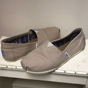 Toms Shoes
